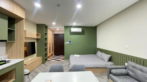 a small room with a bed and a kitchen at hamy’s house- studio vinhomes d’capital apartment 119 tran duy hung in Hanoi