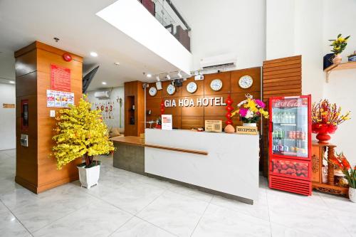 a store lobby with a counter and a flower at Gia Hoa Airport Hotel in Ho Chi Minh City