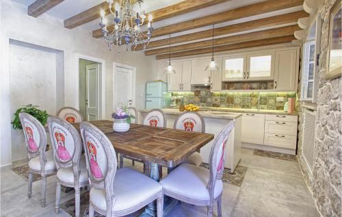 Stunning Home In Cavtat With Sauna