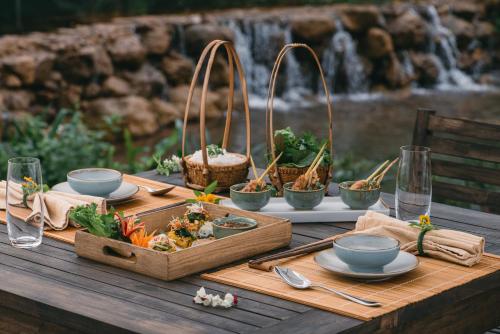 Makanan di atau berdekatan resort