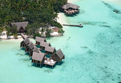 Widok z lotu ptaka na obiekt Constance Moofushi Maldives - All Inclusive