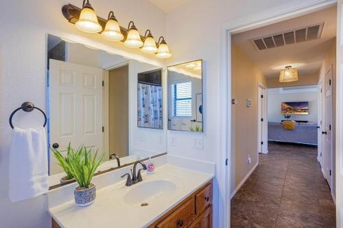 Gambar di galeri bagi You Can Find Me At The Lake . Firepit . BBQ . Spa di Lake Havasu City