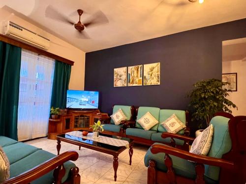 Villa By The Beach Goaにあるテレビまたはエンターテインメントセンター
