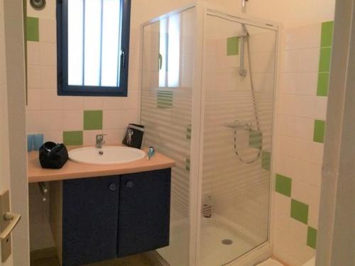 Photo de la galerie de l'établissement Maison Confortable à 500m de la Plage avec Wifi, Jardin et Terrasse - La Tranche-sur-Mer - FR-1-22-339, à La Tranche-sur-Mer