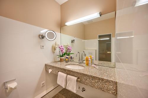 Ένα μπάνιο στο Hotel Lechnerhof Unterföhring