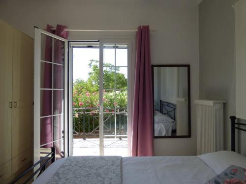 Postel nebo postele na pokoji v ubytování AGIOS LEON APARTMENT 1