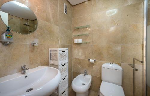 A bathroom at Marina Duquesa 2411 Penthouse