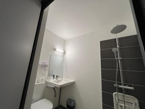 Gallery image of HOTEL DE LA PAIX Lyon Sud Givors in Givors