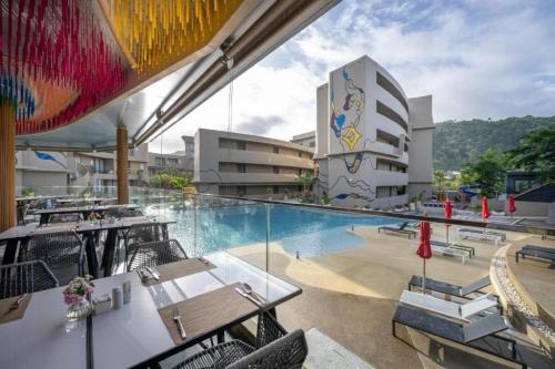 Bazén v ubytování Metadee Concept Hotel nebo v jeho okolí