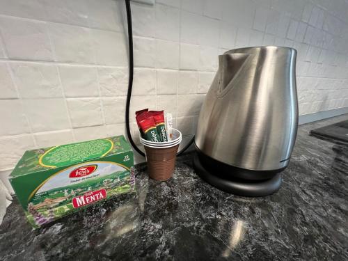Kemudahan buat kopi dan teh di Perfect Host Palas