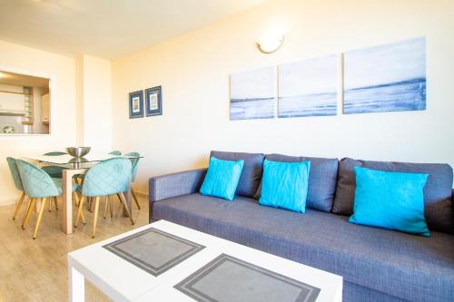 a living room with a blue couch and a table at ESPACIO 5 - Primera Línea de Playa in Cullera