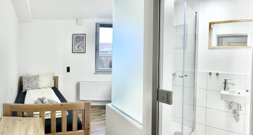 a small room with a crib and a sink at The Manhattan A Boutique Hotel By American Ease in Gravenwerth