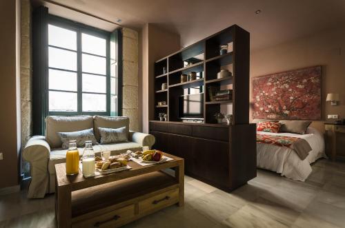 a living room with a couch and a bed at Luces de Catedral in Alicante