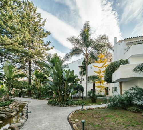 Puente Romano Beach Suites - private apartaments