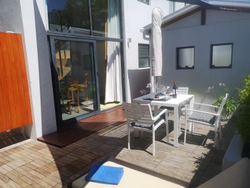 Αίθριο ή υπαίθριος χώρος στο Cape White Villa