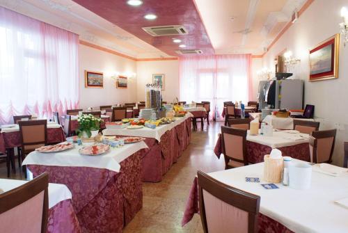 Restaurace v ubytování Hotel Kennedy