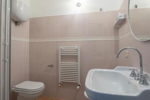 Ένα μπάνιο στο PianPieve Nature & Relax apartments