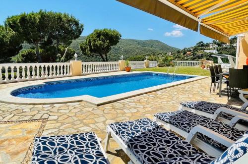 Villa reina by costabravaway