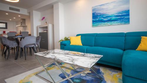 Blue Suites B5-203