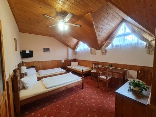 Postel nebo postele na pokoji v ubytování garni Hotel ASAS***