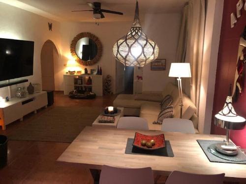 Televisyen dan/atau pusat hiburan di Holiday Home Near Albox