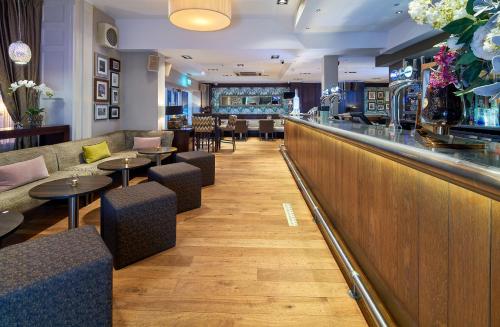 Zona de estar de Mandolay Hotel Guildford