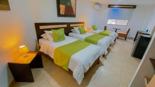 Ένα ή περισσότερα κρεβάτια σε δωμάτιο στο Hotel MC Suites - Confort cerca del Aeropuerto