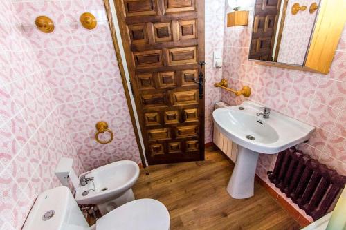 A bathroom at Catalunya Casas Costa Brava villa with private pool & spacious garden