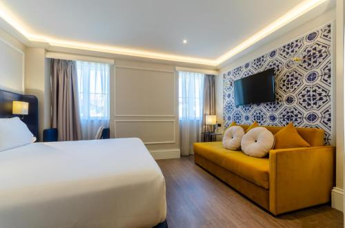 Кровать или кровати в номере Eurostars Lisboa Baixa