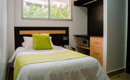 Ένα ή περισσότερα κρεβάτια σε δωμάτιο στο Hotel MC Suites - Confort cerca del Aeropuerto