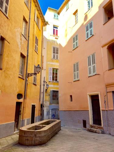 Very cosy flat in heart of Old Town of Nice near beach