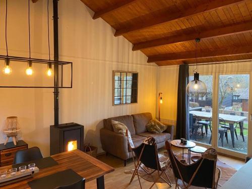 Posezení v ubytování Chalet103 in La Boverie