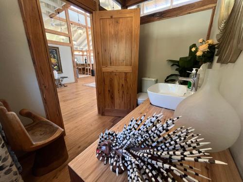 a room with a table with a vase on it at Aloha 5 in Ponta Mamoli