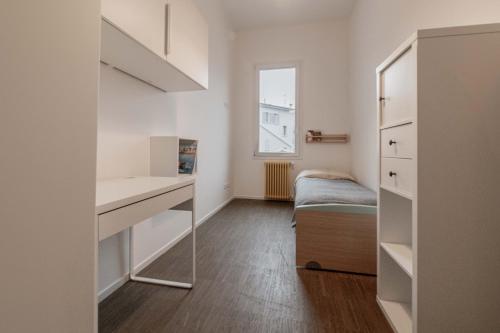 A bed or beds in a room at Realkasa De Crescenzi Family Apartment