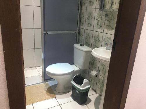 Bilik mandi di Pousada La Marea