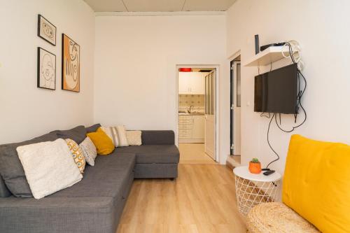 Lovely & Bright Family Flat W/ Patio