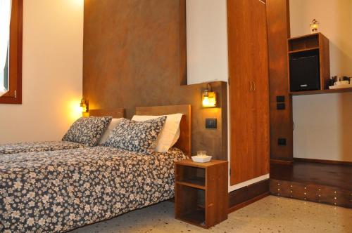 a bedroom with a bed and a flat screen tv at NAZIONALE Camere in Montebelluna