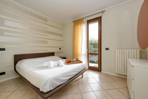 a bedroom with a bed and a window at Maison Elisa in Montinelle
