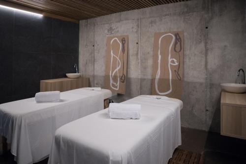 a room with three tables with white table cloths and a sink at BOX ART ALPINO in Navacerrada