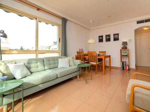 een woonkamer met een bank en een tafel bij Apartment Medina del Sol I-1 by Interhome in Denia