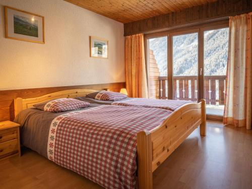 Postel nebo postele na pokoji v ubytování Apartment Jorasse C 20 by Interhome
