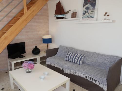 Χώρος καθιστικού στο Holiday Home Partie de pêche by Interhome