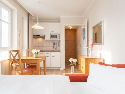 En eller flere senger på et rom på Apartment Seepark Sellin-1 by Interhome