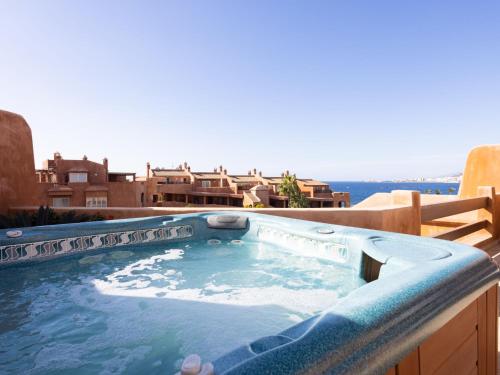 une piscine au sommet d'une maison dans l'établissement Apartment Duplex Bencomo by Interhome, à Palm-mar