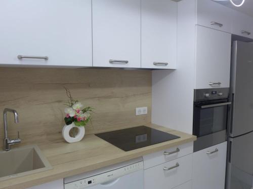 Η κουζίνα ή μικρή κουζίνα στο Apartment Vieux Nice by Interhome