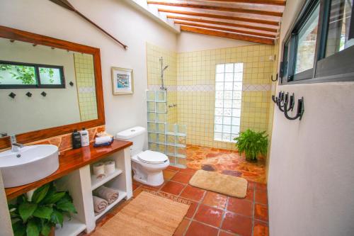 Ένα μπάνιο στο Vida Feliz Casitas