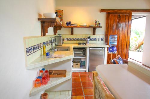 Η κουζίνα ή μικρή κουζίνα στο Vida Feliz Casitas