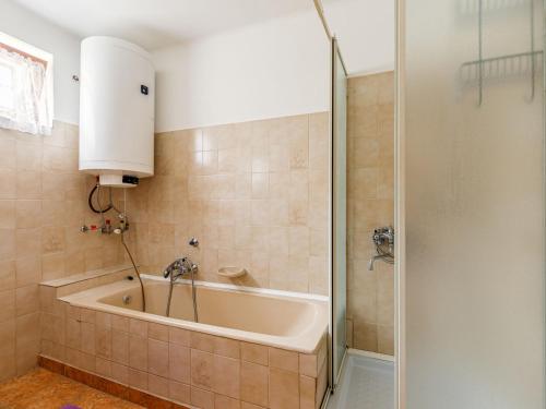 Koupelna v ubytování Holiday Home Nimrod by Interhome
