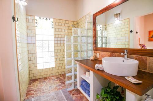 Ένα μπάνιο στο Vida Feliz Casitas