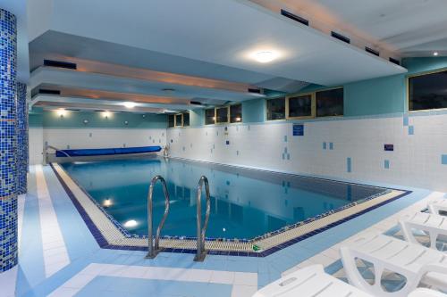 Swimmingpoolen hos eller tæt på Apartament SWEET HOME